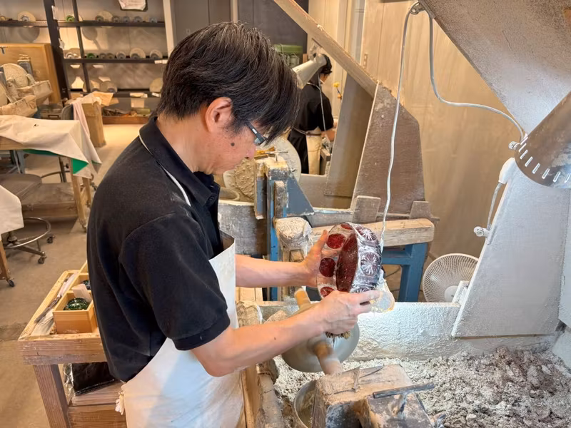 Kagoshima Private Tour - Craftsman polishing.