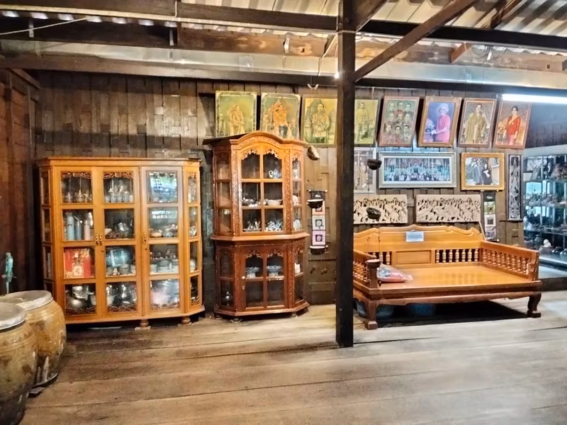 Bangkok Private Tour - Traditional house way