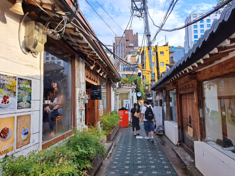 Seoul Private Tour - Ikseon-dong Hanok Street