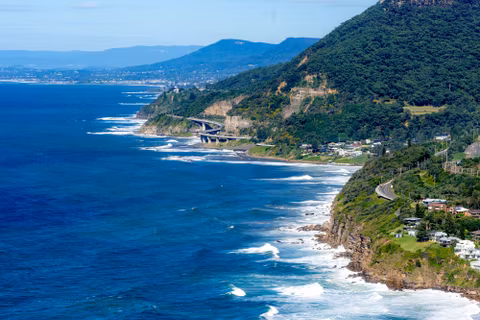 Escape Sydney to Kiama Blowhole, Sea Cliff Bridge, Beaches and Farmlandscover image