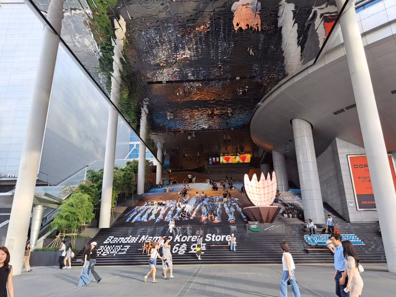 Seoul Private Tour - I’Park Mall area