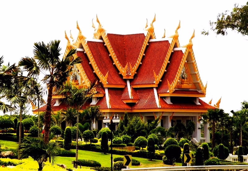 Pattaya Private Tour - Wat Yansangwararam Woramahawihan