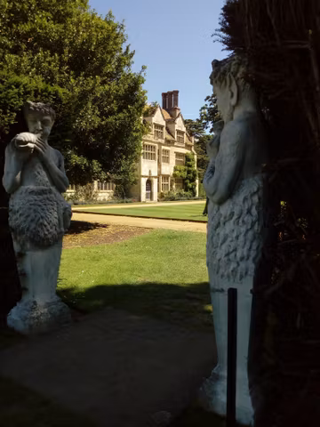 A Cambridgeshire Downtown Abbey, legacy of America's gilded agecover image