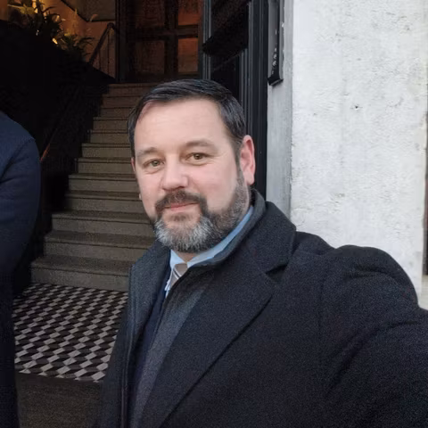 Lisbon Tour Guide - Carlos barreiro gomes L.