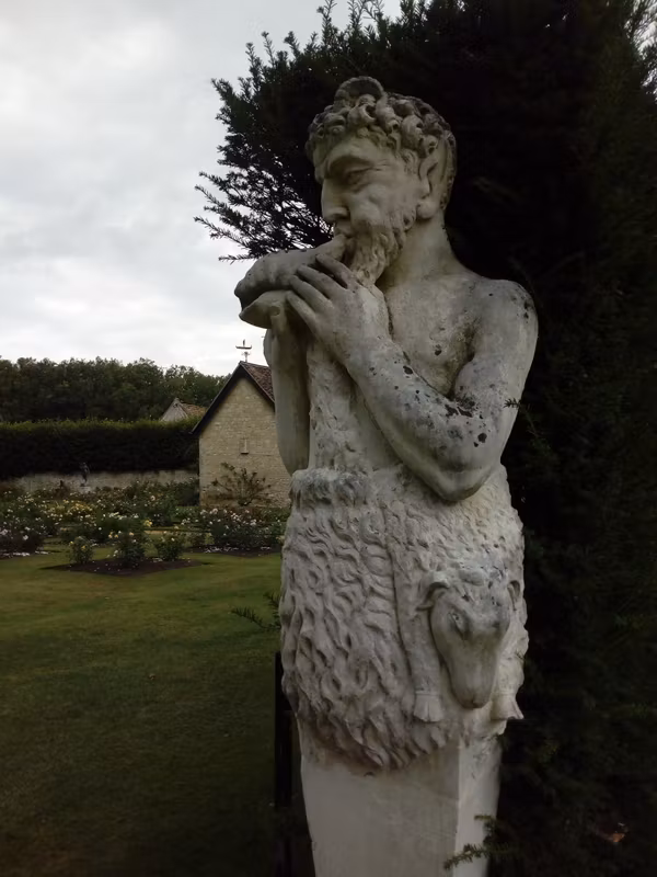 Cambridgeshire Private Tour - sculpture by the rose garden