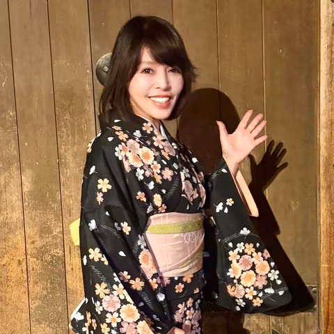 Osaka Tour Guide - Nikki K.