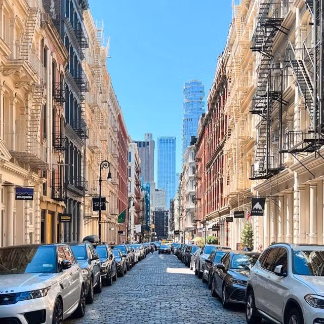 New York Private Tour - Soho cast iron building