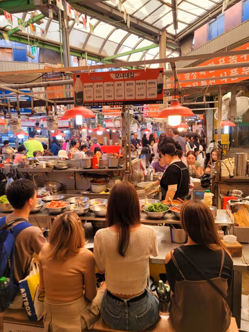 Evening Walk: Street Food, Hidden Alleys & a Glowing Palacecover image
