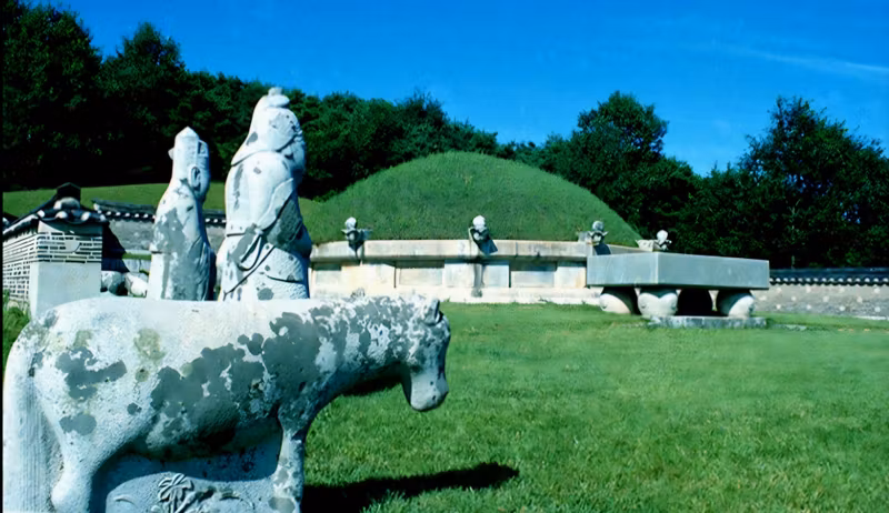 Seoul Private Tour - Royal Tomb
